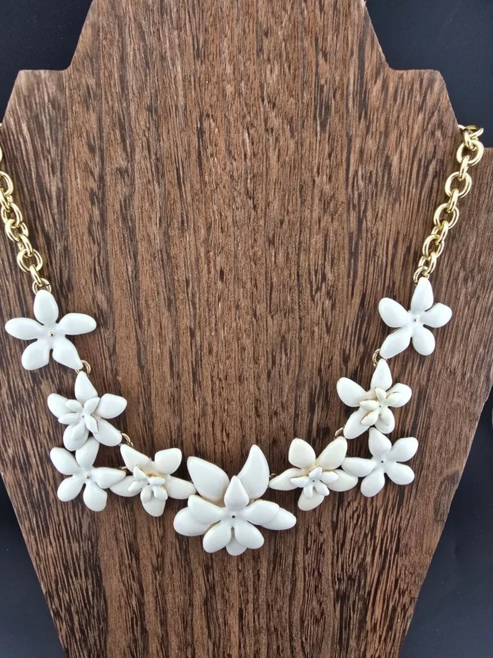 Talbots White Floral Necklace With Gold Chain & Adjustable Clasp Spring Fairy - Picture 3 of 8